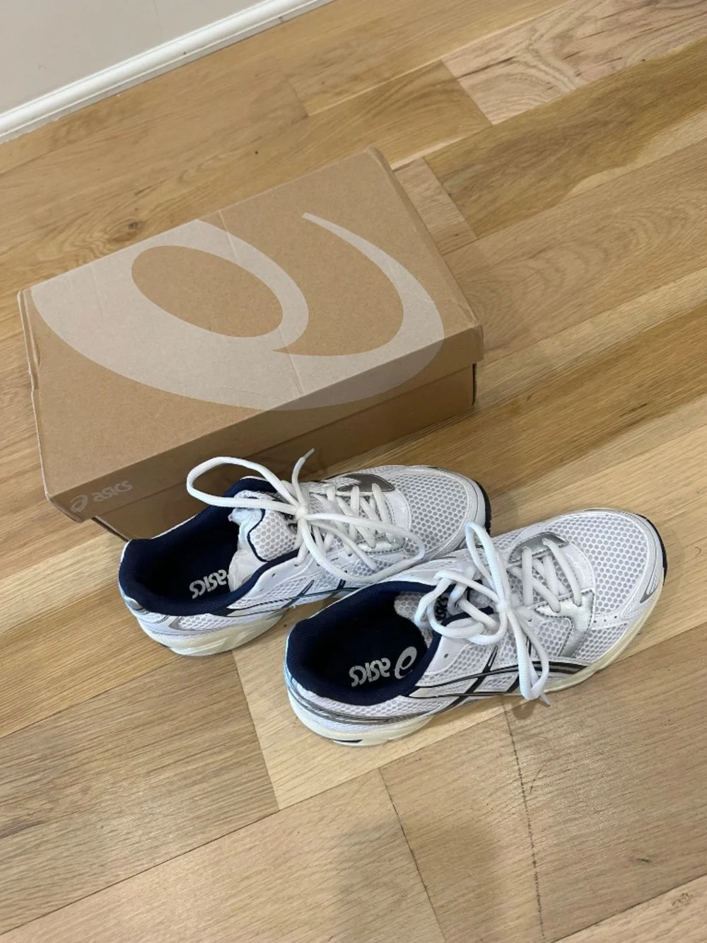 Asics Gel-1130 Women Sneakers Size 8M White/Navy Blue